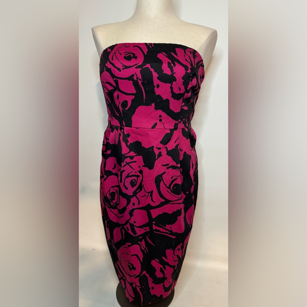 NWT - Express Design studio floral strapless bodycon fit with front pockets